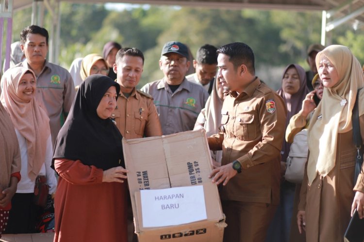 Perkuat Ketahanan Pangan, Walikota Solok Bantu Kelompok Tani dengan Delapan Mesin Pompa Air