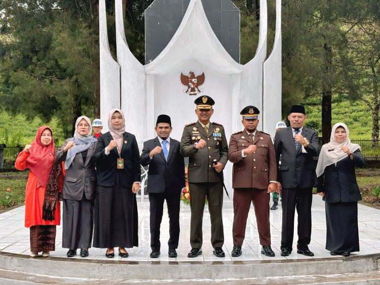 Dandim 0309 Solok Irup Peringatan Hari Pahlawan 2025 di Kabupaten Solok 