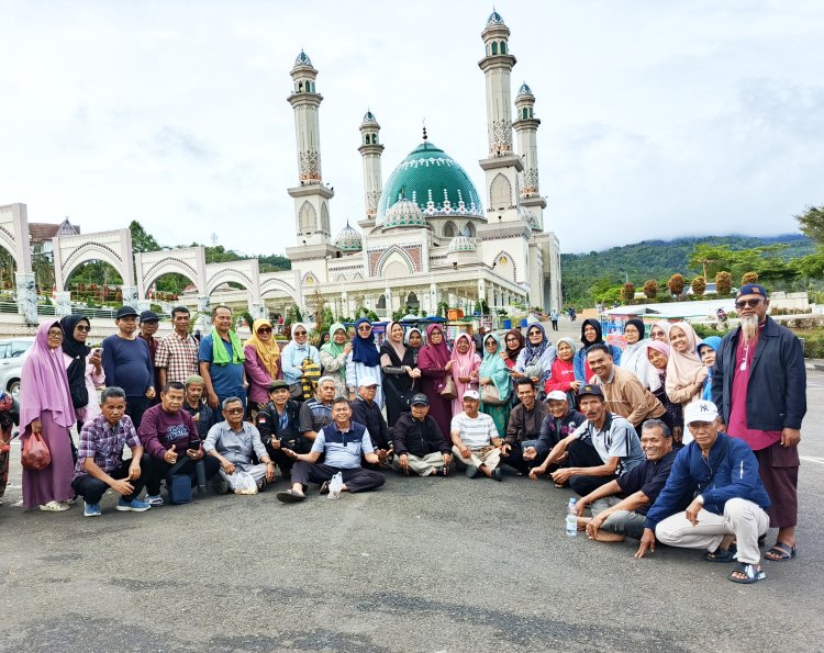 Jemaah Mushalla Al Jihad dan KJS Batutupang Wisata Religi Ke Mesjid Syahrun Nur Sipirok