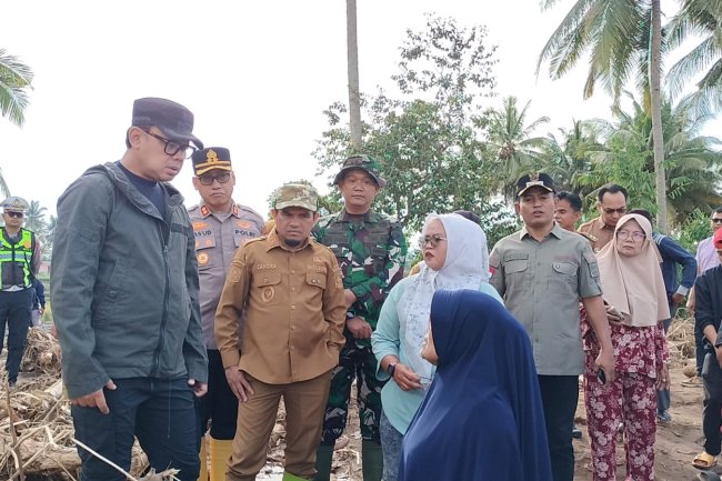 Wamendagri Bima Arya Kunjungi Daerah Terdampak Bencana di Kabupaten Solok