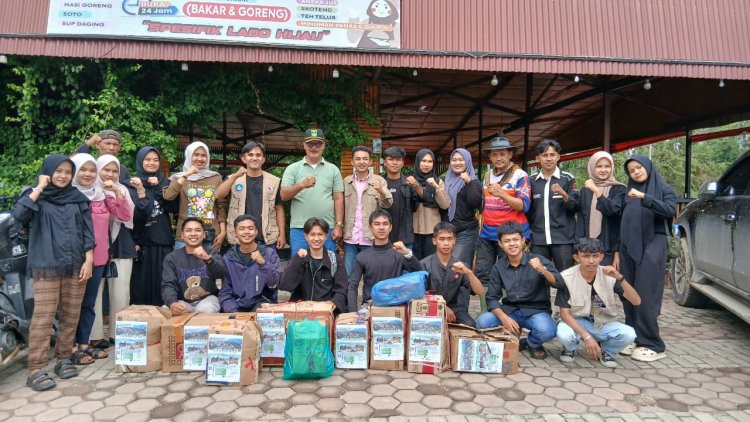 Gerakan Mahasiswa Solok Raya UIN Imam Bonjol Serahkan Bantuan Kepada Korban Banjir Solok