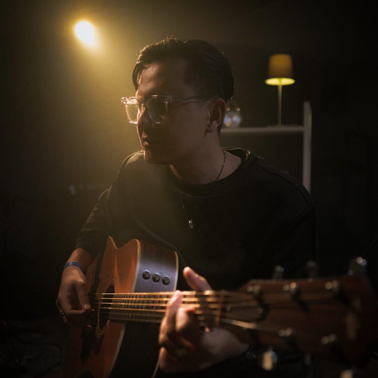 Nyaris Berhenti Bermusik, Denny Bangkit Lewat Lagu “Istimewa”