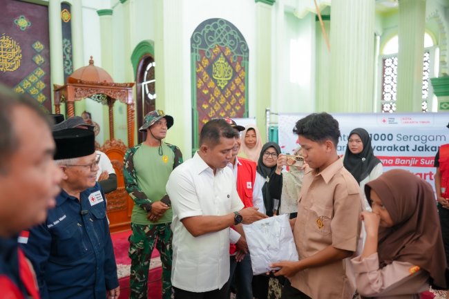 Bupati Solok Serahkan Bantuan Masyarakat Jakarta Timur Bagi Korban Hidrometeorologi Junjung Sirih