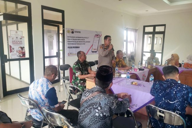 Kapolsek Patikraja Sosialisasikan Layanan Polisi 110 dan Aplikasi Super App Polri