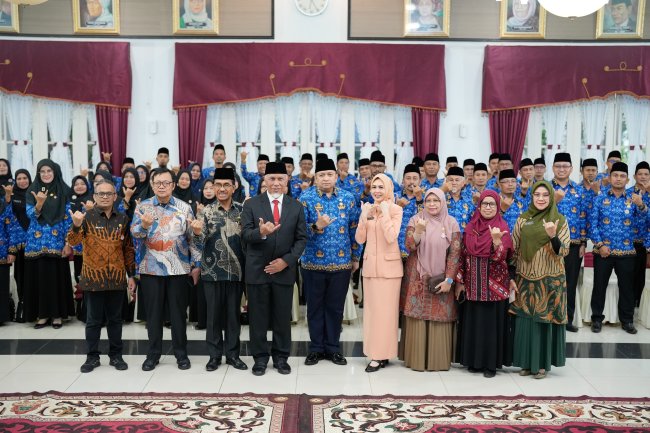 Lantik Pejabat Pimpinan Tinggi Pratama dan 65 Kepsek, Ini Pesan Mahyeldi