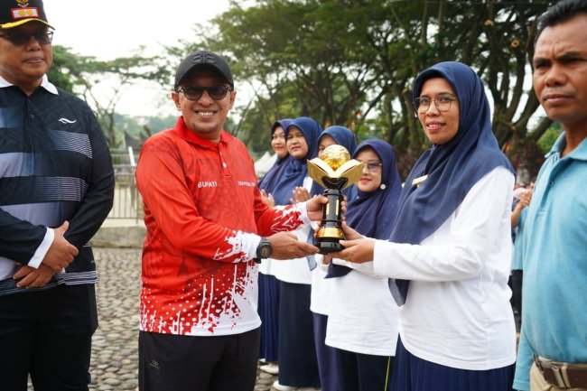 Peringati Hari Peduli Sampah Nasional, SMA N 1 Lintau Terima Penghargaan Adiwiyata Mandiri