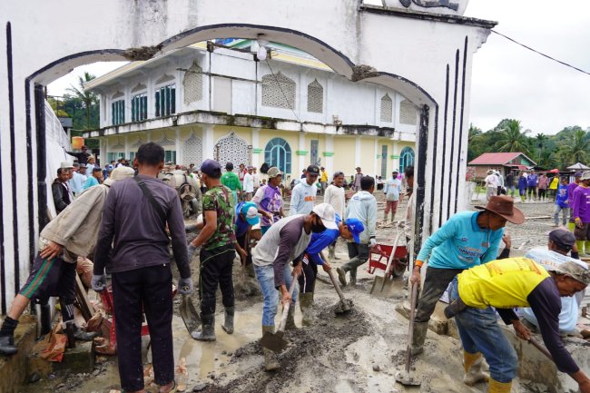 Sambut Ramadan, Seribuan Masyarakat Andaleh Baruah Bukik Bangun Parkiran Masjid