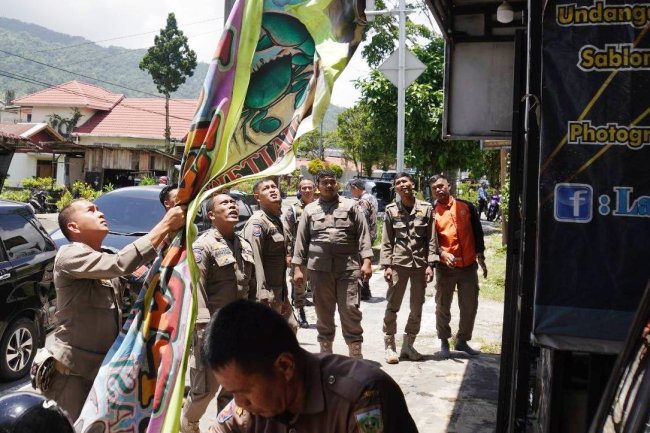 Tertibkan Spanduk dan Booth di Trotoar, Wali Kota Hendri Arnis: Demi Ketertiban dan Keselamatan Publik
