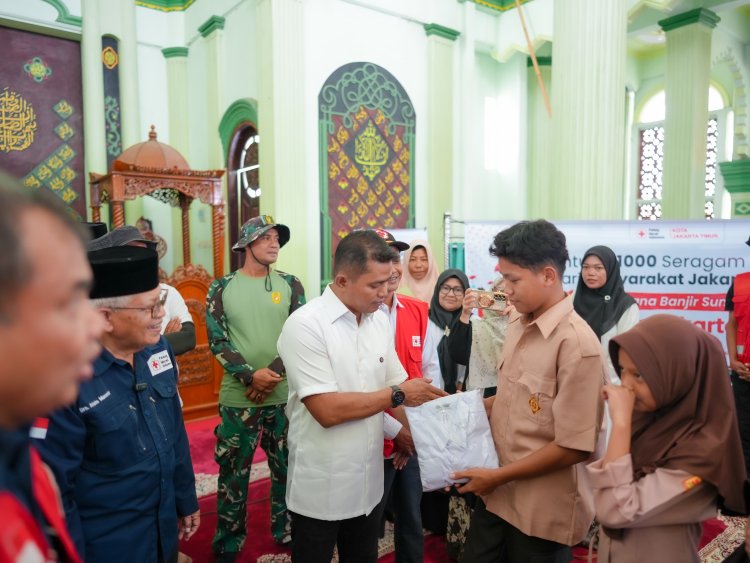 Bupati Solok Serahkan Bantuan Masyarakat Jakarta Timur Bagi Korban Hidrometeorologi Junjung Sirih