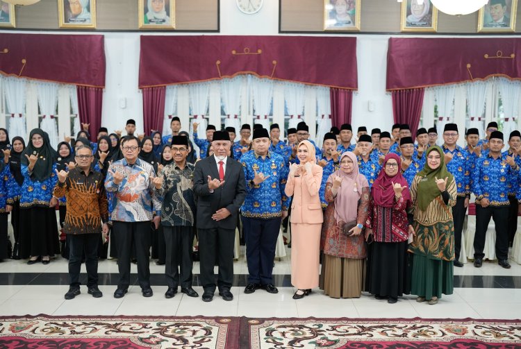 Lantik Pejabat Pimpinan Tinggi Pratama dan 65 Kepsek, Ini Pesan Mahyeldi