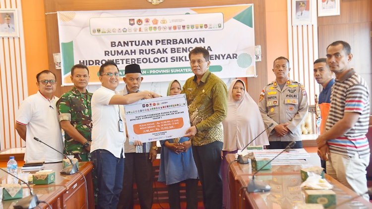 Bantuan Perbaikan Rumah Korban Bencana Diserahkan, Pemko Pariaman Salurkan ke Masyarakat Terdampak