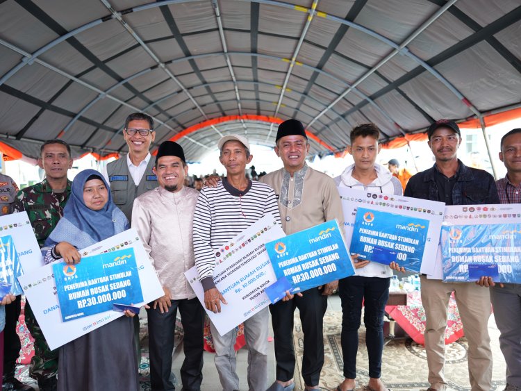 Pemkab Solok Salurkan Rp 1,7 Miliar Perbaikan Rumah Korban Bencana Hidrometeorologi