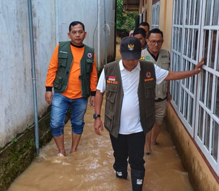 Banjir Kembali Terjadi, Bupati John Kenedy Aziz Langsung Tinjau Lokasi