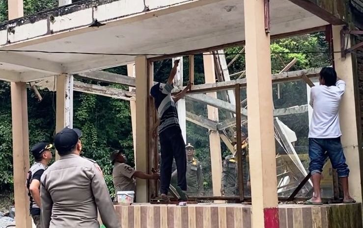 Tinjau Lapangan ke Kawasan Lembah Anai, Sekda Arry : Pembongkaran Menyeluruh Setelah Lakukan Koordinasi Mendalam