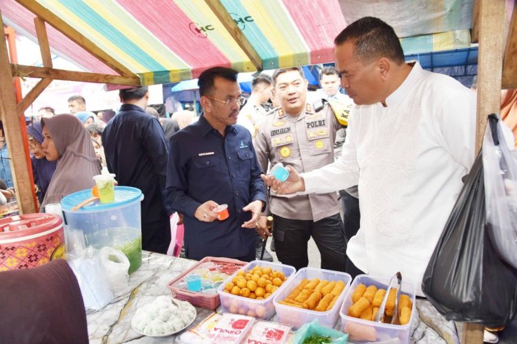 Dinas Kesehatan Kota Pariaman dan BPOM Lakukan Inspeksi Keamanan Jajanan Pabukoan di Pasar Pabukoan Balai Kuraitaji dan Desa Kampung Baru