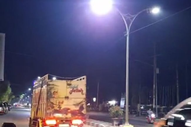 Pemkab Dharmasraya Mulai Pasang PJU Meterisasi, Target Seluruh Titik Menyala Akhir Maret 2026