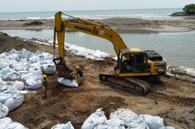 Pemkab Padang Pariaman Perkuat Tebing Muaro Ulakan, Antisipasi Banjir dan Longsor