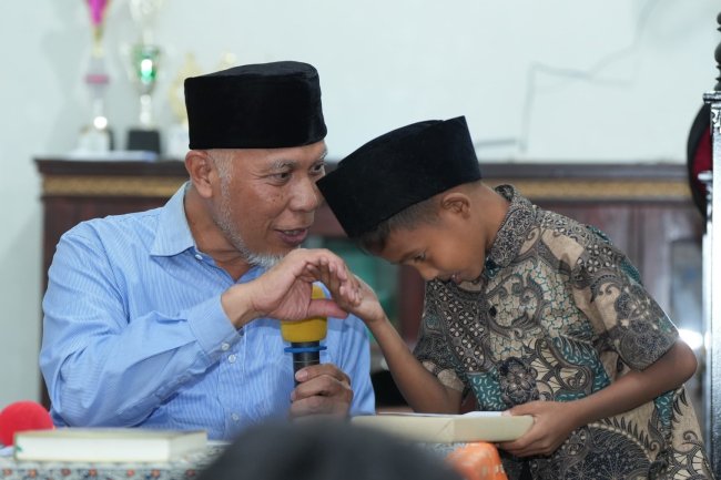 Safari Ramadan di Sijunjung, Gubernur Sumbar Tekankan Pembinaan Generasi Hadapi Bonus Demografi