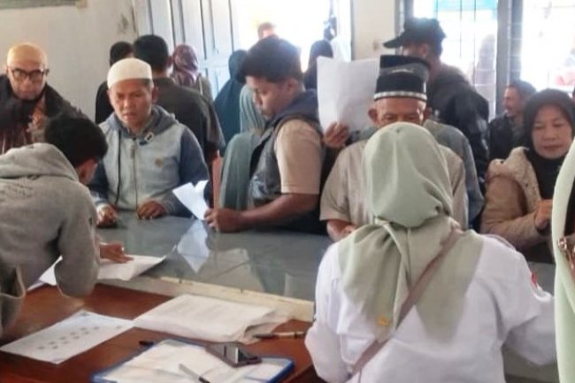 Pemkab Tanah Datar Salurkan Bantuan Stimulan Sosial untuk 317 Warga Terdampak Bencana