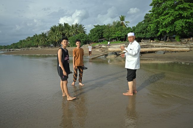 Pantai Parkit Padang Berubah Usai Banjir Bandang 2025, Mahyeldi Ansharullah Tinjau Keamanan dan Potensi Wisata
