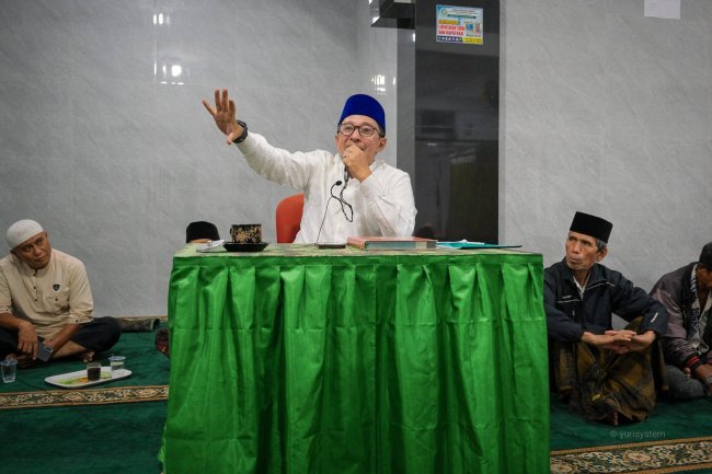 Eka Putra Kunjungi Surau Kubang Secara Mendadak dalam Safari Ramadan, Serahkan Bantuan Pembangunan