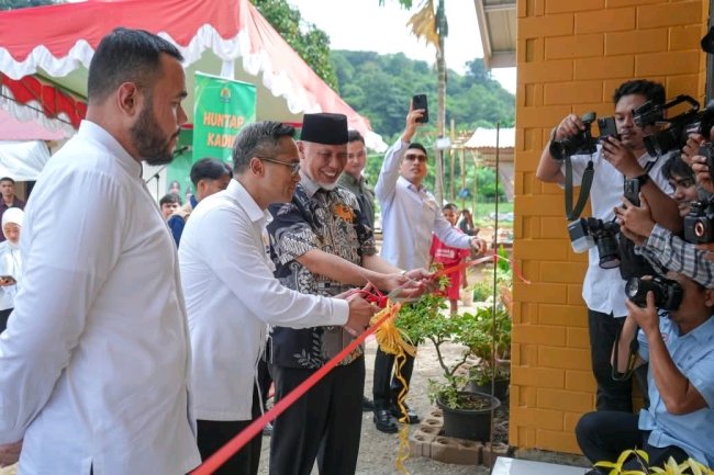 Gubernur Mahyeldi dan Ketum KADIN Resmikan Hunian Tetap untuk Korban Banjir Bandang Batu Busuak Padang