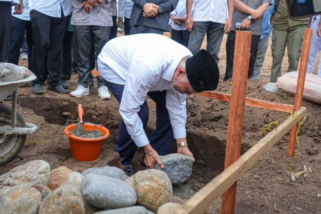 Gubernur Mahyeldi Letakkan Batu Pertama Relokasi SMKN 1 Sasak Ranah Pasisie, Perluas Akses Pendidikan Vokasi di Pasaman Barat