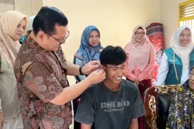 Remaja Terima Alat Bantu Dengar, Buka Harapan Baru bagi Penyandang Gangguan Pendengaran