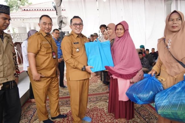 Bantuan Presiden untuk Korban Bencana Disalurkan, Warga Terima Perlengkapan Ibadah dan Kebutuhan Pokok