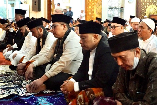 Ribuan Jemaah Padati Masjid Agung Manarul ‘Ilmi Saat Salat Idul Fitri 1447 H, Wali Kota Hendri Arnis Tekankan Persatuan