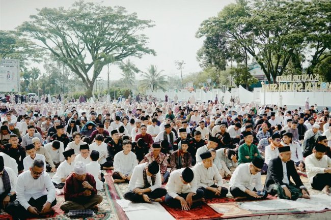 Wabup Solsel Yulian Efi: Idul Fitri 1447 H Momentum Kembali ke Fitrah dan Perkuat Kebersamaan