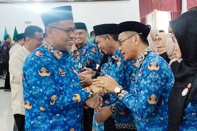 Sekdaprov Sumbar Lantik 44 Pejabat, Perkuat Birokrasi Profesional Berbasis Merit Sistem