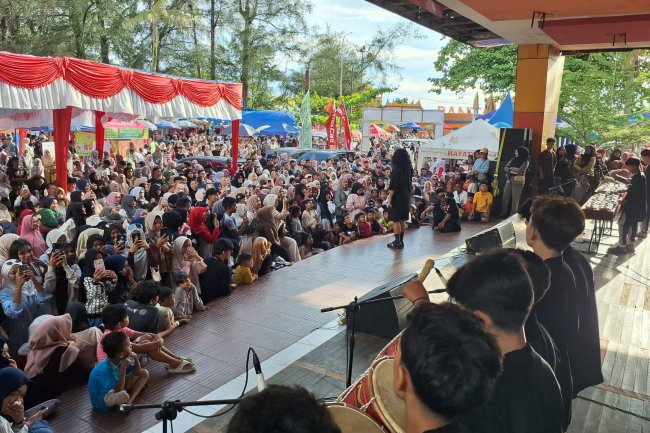 Piaman Barayo 2026 Sukses Besar, 56 Ribu Wisatawan Serbu Kota Pariaman dan Dongkrak PAD Rp420 Juta