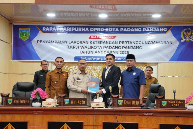 Wali Kota Hendri Arnis Sampaikan LKPJ 2025 di DPRD, Soroti Dampak Bencana dan Capaian Prestasi Padang Panjang