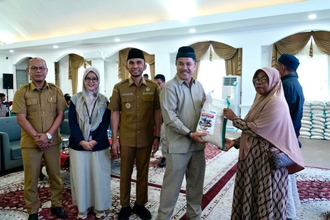 Sebanyak 34 KK Terdampak Bencana di Padang Panjang Terima Bantuan Beras Bulog, Total 1.020 Kg Disalurkan