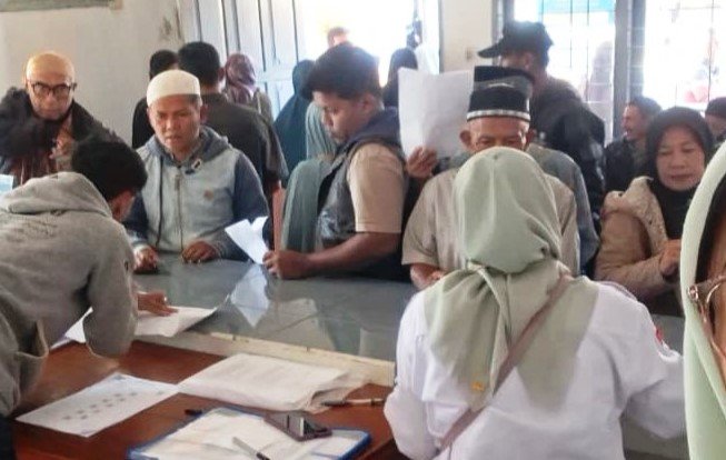 Pemkab Tanah Datar Salurkan Bantuan Stimulan Sosial untuk 317 Warga Terdampak Bencana