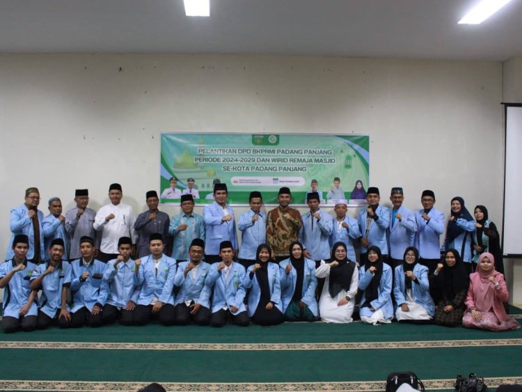 Wawako Allex Saputra Ajak Generasi Muda Makmurkan Masjid Saat Pelantikan BKPRMI Padang Panjang