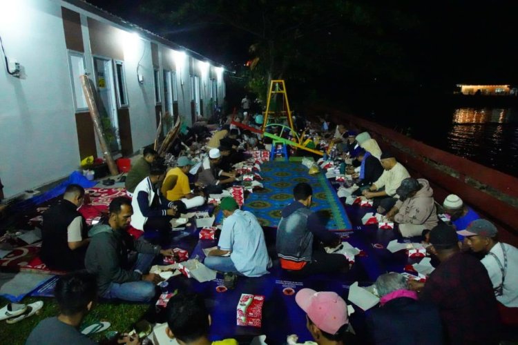 Bupati Eka Putra Sahur Bersama Warga Huntara di Guguak Malalo, Pastikan Korban Bencana Tanah Datar Tetap Nyaman