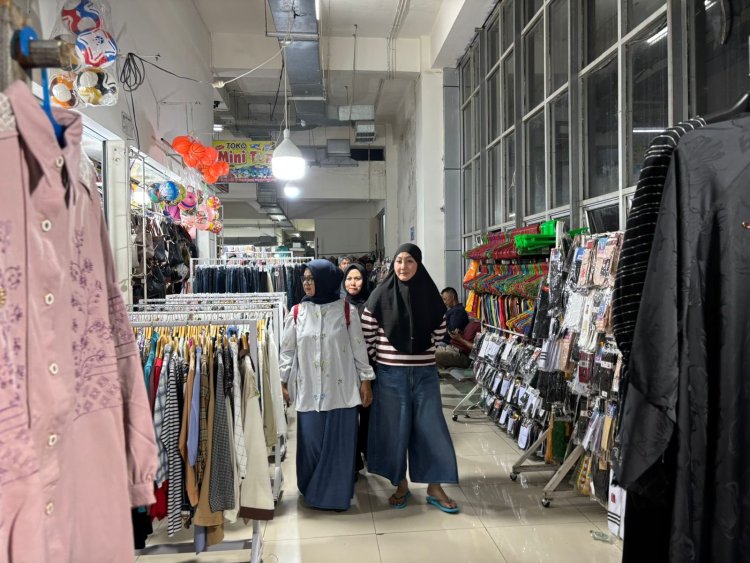 Ketua TP-PKK Padang Panjang Tinjau Pasar Pusat Jelang Idulfitri 1447 H, Pastikan Aktivitas Perdagangan Tertib