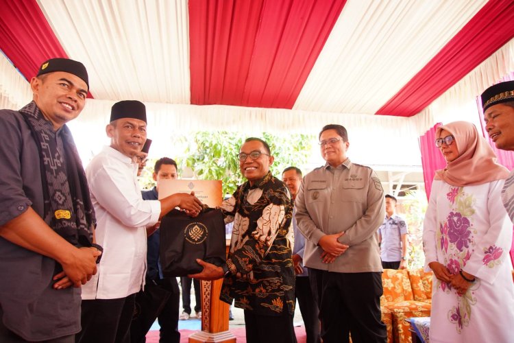 Wabup Tanah Datar Dampingi Kementerian Kebudayaan Salurkan 375 Paket Bantuan untuk Korban Bencana di Batipuh Selatan
