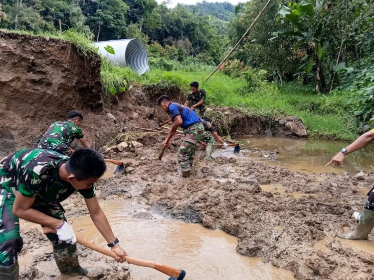 TNI Bangun Jembatan Armco di Tanah Datar, Percepat Pemulihan Akses dan Ekonomi Warga