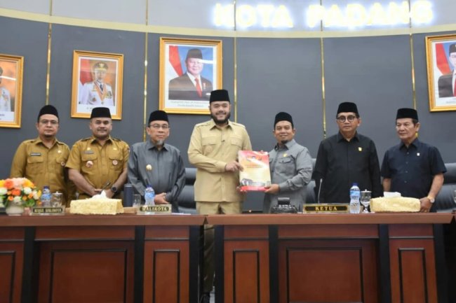 DPRD Setujui LKPJ Wali Kota Padang 2025, Jadi Dasar Evaluasi dan Perbaikan Kinerja