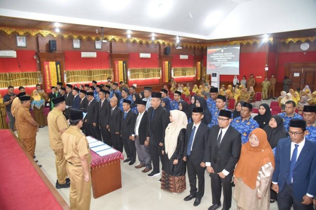 Wali Kota Yota Balad Lantik 54 Pejabat, Perkuat Kinerja Birokrasi Pariaman