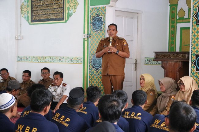 Wali Kota Yota Balad Serahkan Ijazah untuk 22 WBP, Bukti Komitmen Pendidikan Inklusif di Pariaman