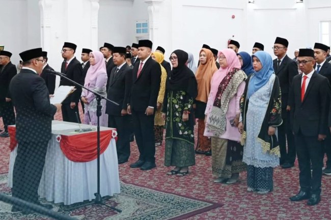 Wali Kota Bukittinggi Lantik 52 Pejabat, Tekankan Kinerja Profesional dan Siap Mutasi Lanjutan