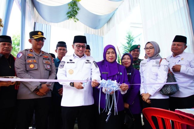 Bupati Tanah Datar Resmikan Sekolah Lansia dan Posyandu 6 SPM di Paninjauan, Perkuat Layanan Kesehatan Terpadu