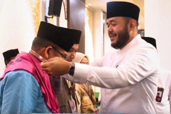 Wali Kota Padang Fadly Amran Lepas 386 Jemaah Haji Kloter 1, Pesan Jaga Kesehatan di Tanah Suci