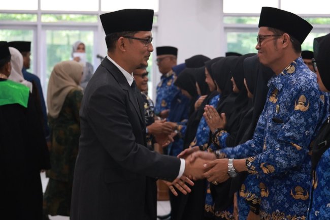 Sekda Tanah Datar Lantik Pejabat Manajerial dan Kepala UPTD, Dorong Peningkatan Kinerja ASN dan Mutu Pendidikan