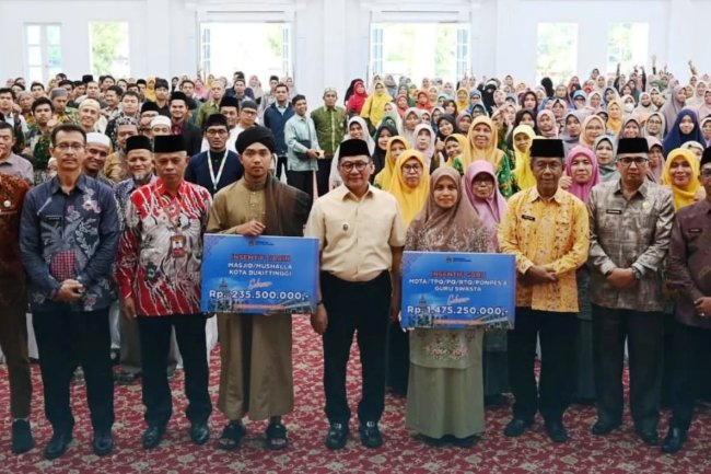 Pemko Bukittinggi Salurkan Insentif Rp7,7 Miliar untuk Guru Keagamaan dan Garin, Dorong Generasi Qurani Berkualitas