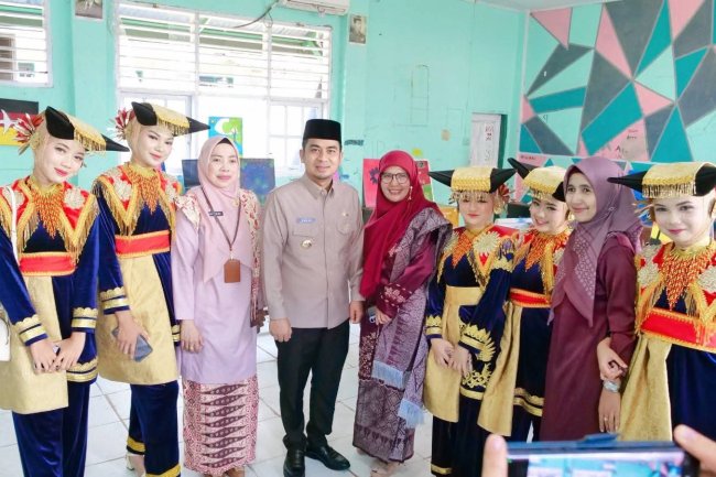 Pentas Seni dan Pameran Lukisan SMPN 1 Kota Solok Tampil Penuh Semangat